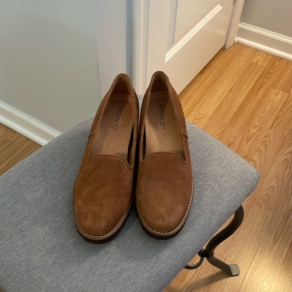 Vionic New Women’s Wedge Suede Shoe 6.5